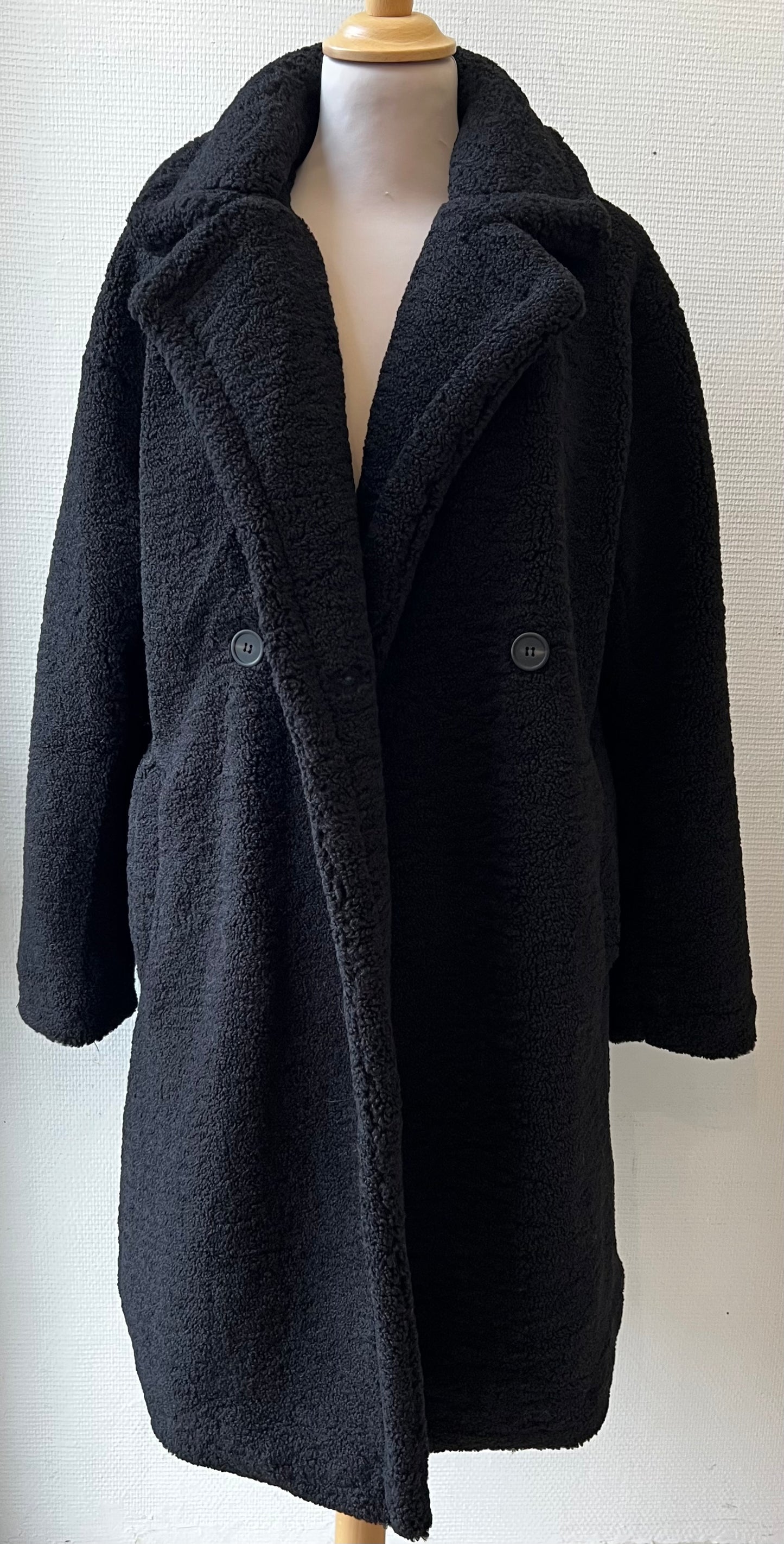 Manteau fausse fourrure noir