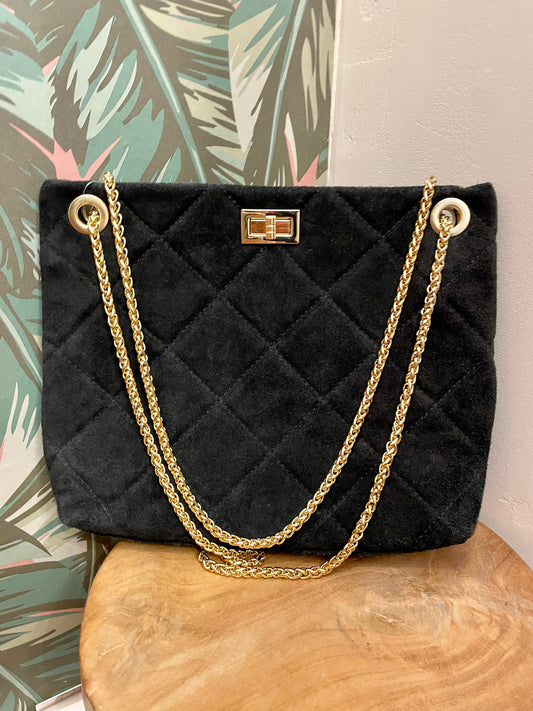 sac a main matelassé noir avec chaine dorée et fermoir dorée pour occasion et évènements Printemps été 2023 Mode femme ma petite boutique 50 portbail