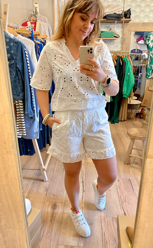 Short blanc en broderie anglaise