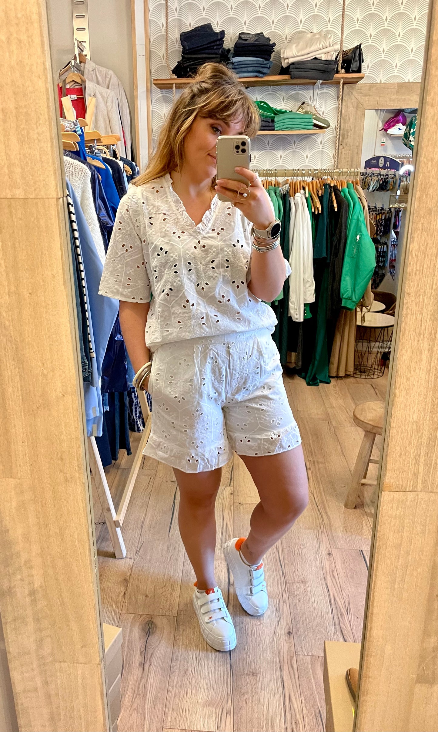 Short blanc en broderie anglaise