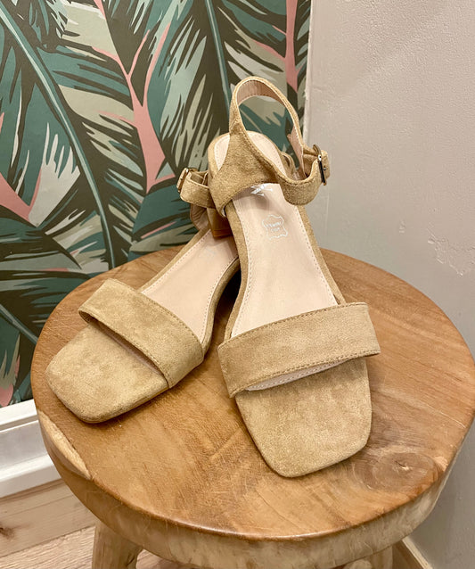 chaussures sandales a talon beige avec lanière Printemps été 2023 Mode femme ma petite boutique 50 portbail