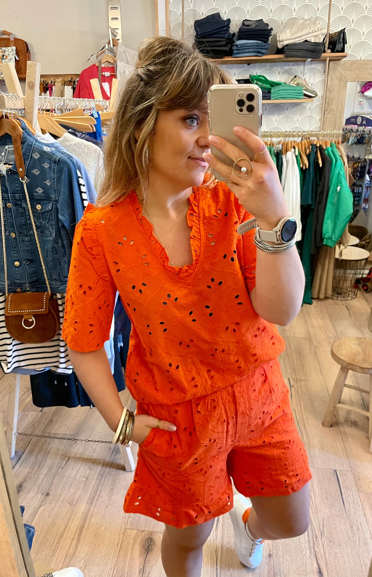 Blouse orange en broderie anglaise