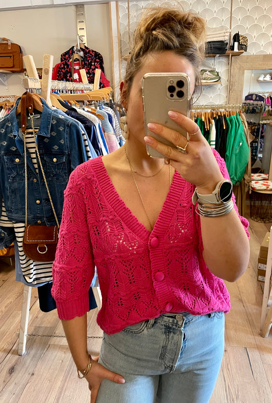 Gilet en crochet rose fushia avec boutons Printemps été 2023 Mode femme ma petite boutique 50 portbail